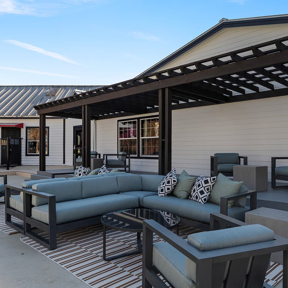 Outdoor-Lounge-01-Arches-on-the-Lake-Athens-GA-1